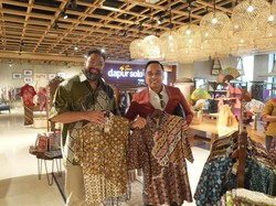 Delegasi IPPP Diajak Waka BKSAP Putu ke Sarinah Belanja Batik