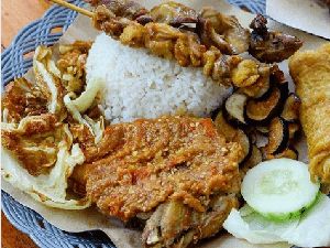 Netizen Malaysia Protes Harga Ayam Gepuk dan Ayam Penyet Makin Mahal Netizen Malaysia Protes Harga Ayam Gepuk dan Ayam Penyet Makin Mahal