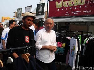 Menkop UKM Teten Masduki Tinjau Pameran Busana di Smesco Menkop UKM Teten Masduki Tinjau Pameran Busana di Smesco