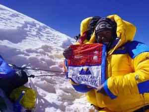 Kisah Tim Pembersih Mayat Pendaki di Pegunungan Himalaya Kisah Tim Pembersih Mayat Pendaki di Pegunungan Himalaya