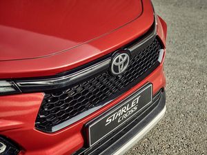 Lihat Lebih Dekat Toyota Starlet Cross Lihat Lebih Dekat Toyota Starlet Cross