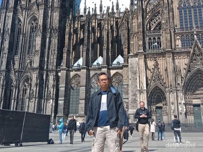 Menyaksikan Kemegahan Dom Zu Koln Sekaligus Kulineran