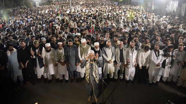 Warga Pakistan Gelar Salat Gaib untuk Pemimpin Hamas Ismail Haniyeh