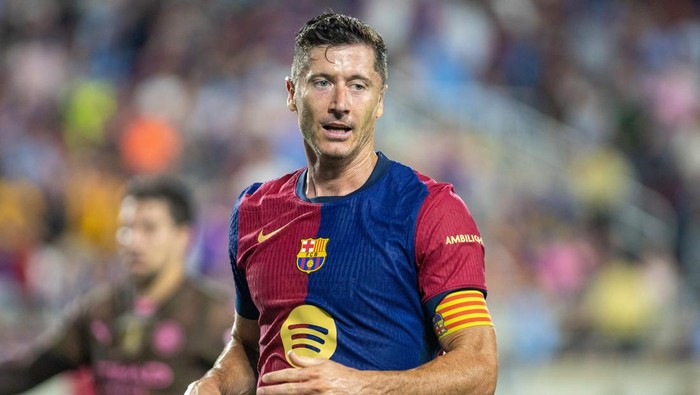 ORLANDO, FLORIDA - JULY 30: Robert Lewandowski #9 of FC Barcelona reacts to a missed shot during a match between Manchester City and FC Barcelona at Camping World Stadium on July 30, 2024 in Orlando, Florida. (Photo by Eston Parker/ISI Photos/Getty Images)
