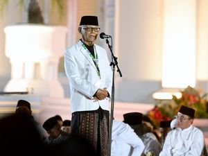 Ketum MUI Minta Maaf Balik ke Jokowi: Kita Bikin Repot, Kadang Suuzan Ketum MUI Minta Maaf Balik ke Jokowi: Kita Bikin Repot, Kadang Suuzan