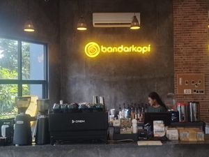 Ngopi di Lebak Bulus Bisa Sambil Main Futsal-Lihat Hewan di Mini Zoo