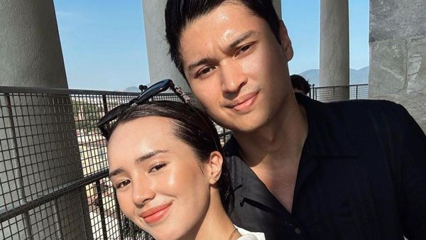 7 Potret Mesra Beby Tsabina dan Rizki Natakusumah Bulan Madu ke Italia