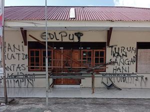 Kantor Desa Mototabian di Sulut Disegel Warga gegara Kades Diduga Selingkuh Kantor Desa Mototabian di Sulut Disegel Warga gegara Kades Diduga Selingkuh