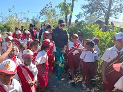 Hendak Resmikan Fasilitas Umum, Anita Ratnasari Tanjung Disambut Tarian Adat