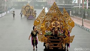 Hujan Deras Mengguyur Pembukaan Jember Fashion Carnival 2024