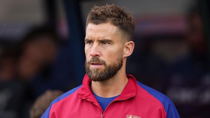 BARCELONA, SPAIN - MAY 19: Inigo Martinez of FC Barcelona looks on prior to the LaLiga EA Sports match between FC Barcelona and Rayo Vallecano at Estadi Olimpic Lluis Companys on May 19, 2024 in Barcelona, Spain. (Photo by Eric Alonso/Getty Images)