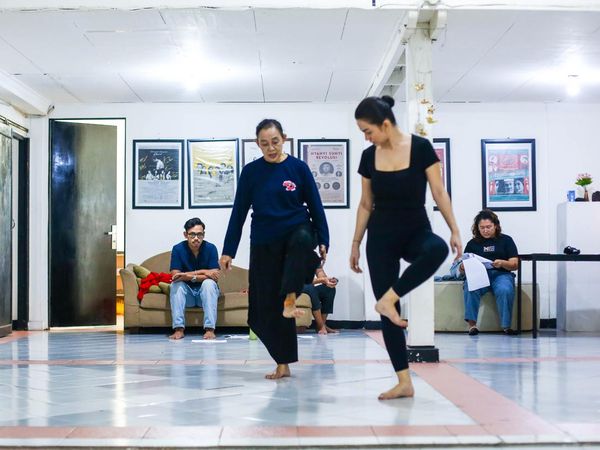 Intip Proses Latihan Pentas Sang Kembang Bale