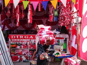 Intip Sentra Produksi Bendera Merah Putih yang Sibuk Jelang HUT RI
