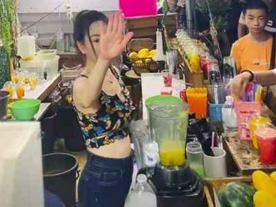 Potret Tukang Jus Tercantik, Kini Dihujat karena Usir Pengunjung Tidak Beli