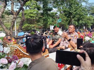 Komjen Ahmad Luthfi Naik Kereta Kuda Tinggalkan Polda Jateng Komjen Ahmad Luthfi Naik Kereta Kuda Tinggalkan Polda Jateng