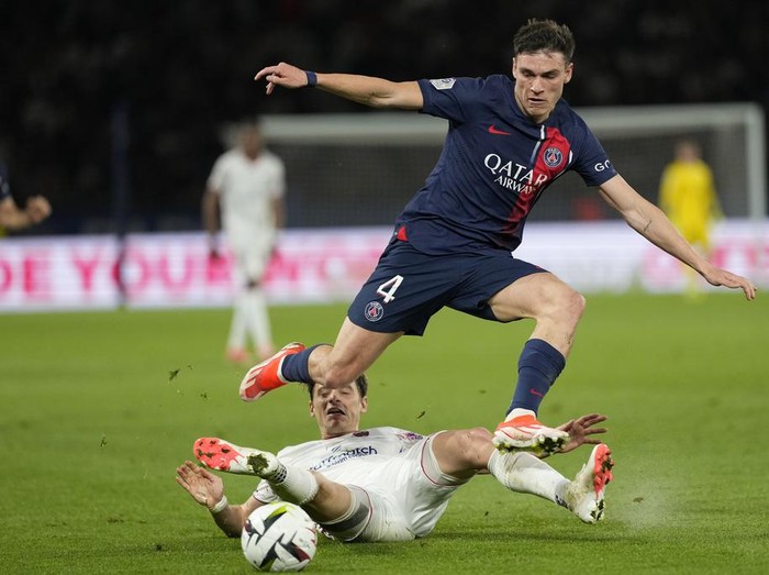 PSGs Manuel Ugarte, top, is challenged by Clermonts Yohann Magnin during the French League One soccer match between Paris Saint-Germain and Clermont at the Parc des Princes stadium in Paris, Saturday, April 6, 2024. (AP Photo/Lewis Joly)