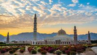 5 Keunikan Masjid Agung Sultan Qaboos di Oman yang Megah