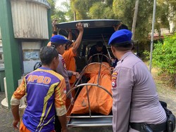 Mayat WNA Terdampar di Pantai Anyer Serang, Tinggalkan Surat dalam Botol