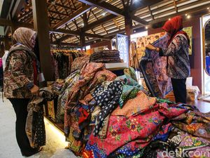 Dorong Transformasi Ekonomi Keuangan Digital Lewat Pameran FEKDI Dorong Transformasi Ekonomi Keuangan Digital Lewat Pameran FEKDI