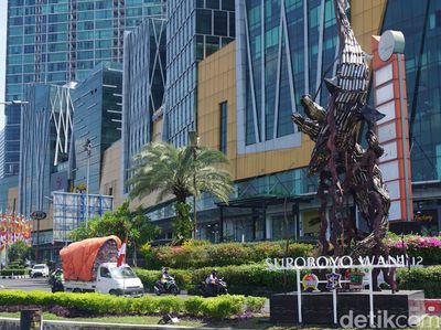 Icon Baru Monumen Suroboyo Wani dari Ribuan Knalpot Brong