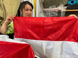 Momen Agustusan, Omzet Perajin Bendera di Mojokerto Ratusan Juta Momen Agustusan, Omzet Perajin Bendera di Mojokerto Ratusan Juta
