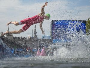 Ahli Soroti Polusi Tinja di Sungai Seine Lokasi Triatlon Olimpiade Paris 2024