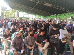 Ribuan Orang Padati Kejari Sidoarjo Antre Bayar Tilang