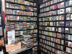 Cerita Penjual Kaset Pita Blok M Bertahan dari Perubahan Zaman