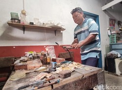 Perajin Lencana di Banyumas Banjir Order Jelang Agustusan, Ada dari Istana-IKN