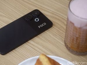 Unboxing Poco M6 yang Punya Spesifikasi Menggoda Unboxing Poco M6 yang Punya Spesifikasi Menggoda