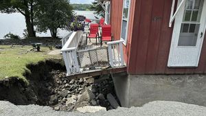 Potret Rumah hingga Jalanan Rusak Akibat Banjir di Vermont