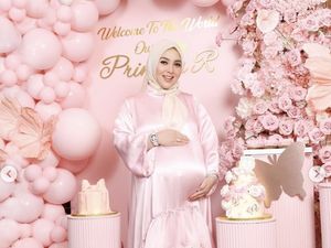 Syahrini Spill Foto Anak Usai Melahirkan