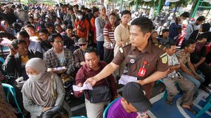 Ramainya Antrean Tebus SIM-STNK di Kejaksaan Sidoarjo