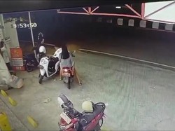 Sejoli Curi HP dari Motor Terparkir di Minimarket, Aksinya Terekam CCTV
