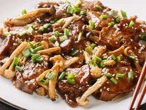 Resep Teriyaki Daging dan Jamur, Lauk Praktis Lezat Untuk Makan Malam Resep Teriyaki Daging dan Jamur, Lauk Praktis Lezat Untuk Makan Malam
