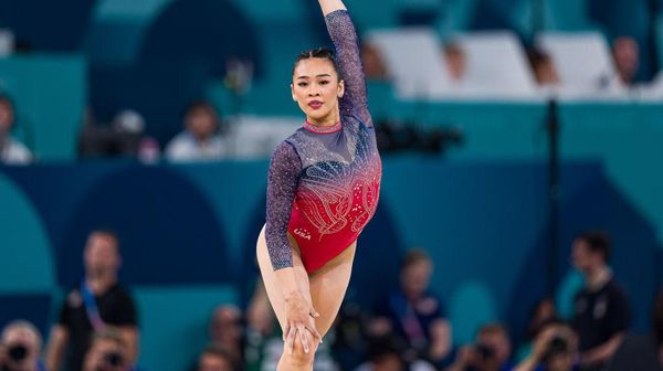 Foto Aksi Memukau Tim Senam AS Pakai Leotard 15 Ribu Kristal di Olimpiade 2024