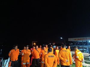 KM Niki Sejahtera Terbakar di Perairan Banjarmasin, 120 Orang Dievakuasi KM Niki Sejahtera Terbakar di Perairan Banjarmasin, 120 Orang Dievakuasi