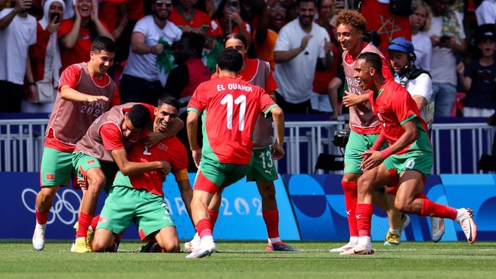 PARIS, FRANCE - AUGUST 02: Achraf Hakimi #2 of Team Morocco celebrates scoring his teams third goal with teammates during the Mens Quarter Final match between Morocco and United States during the Olympic Games Paris 2024 at Parc des Princes on August 02, 2024 in Paris, France. (Photo by Marc Atkins/Getty Images)