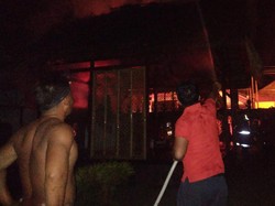 Warung Kelontong di Taman Soekasada Ujung Ludes Terbakar