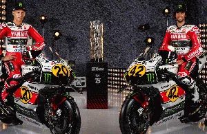 Cantiknya Grafis Jadul Motor Yamaha di MotoGP Inggris Cantiknya Grafis Jadul Motor Yamaha di MotoGP Inggris
