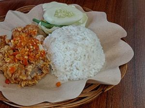 Ini Bedanya Ayam Geprek, Ayam Penyet, dan Ayam Gepuk Ini Bedanya Ayam Geprek, Ayam Penyet, dan Ayam Gepuk