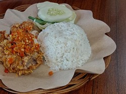 Ini Bedanya Ayam Geprek, Ayam Penyet, dan Ayam Gepuk
