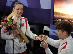 So Sweet! Huang Ya Qiong Dilamar Usai Raih Medali Emas Olimpiade
