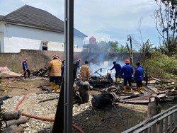 Gudang Penyimpanan Milik Warga di Palembang Hangus Terbakar