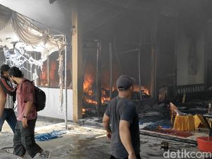 Panti Asuhan di Badung Terbakar, Petugas Damkar Berjibaku Padamkan Api