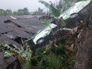 Sopir Bus yang Terperosok ke Jurang Sempat Nyasar-Andalkan Google Maps Sopir Bus yang Terperosok ke Jurang Sempat Nyasar-Andalkan Google Maps