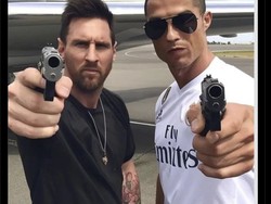 Meme Messi dan Ronaldo ala Dekic. Apa mereka sedang kompak membidik haters-nya masing-masing supaya jangan asal bicara? Foto: dok. Internet/X (Twitter)