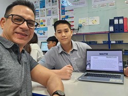 Anak Jadi Model, Ari Wibowo Ngaku Nggak Takut Kalah Pamor