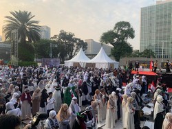 Massa Aksi Bela Palestina Gelar Salat Gaib untuk Haniyeh di Depan Kedubes AS