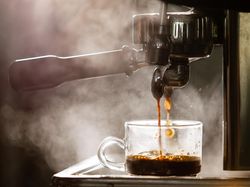 Minum Kopi Pagi Hari Bisa Bikin Happy, Ini Kata Ahli